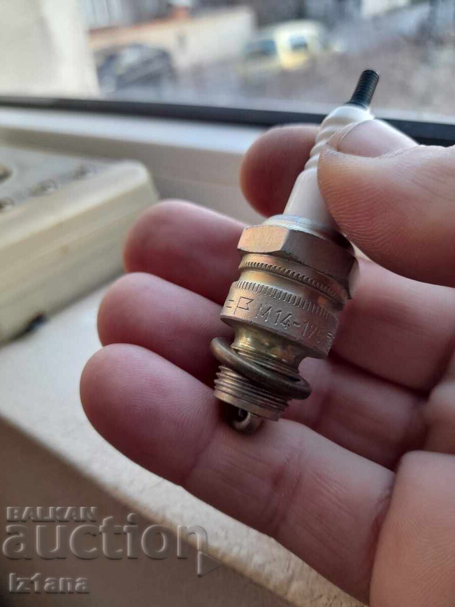 Old spark plug, Isolator candles - 5 Old spark plug, Isolator candles - 5