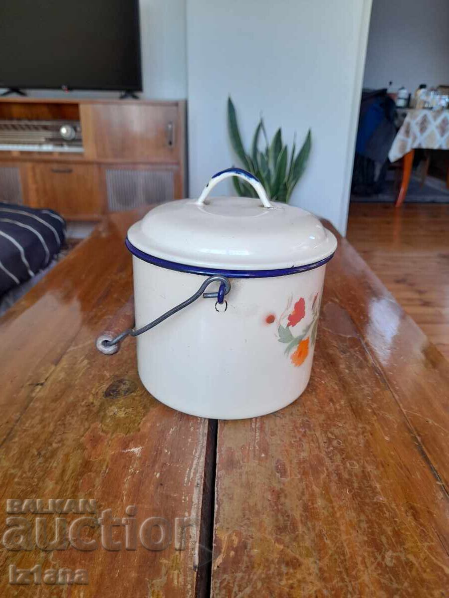 Old enameled saucepan with price 32.00 BGN | € 16.36