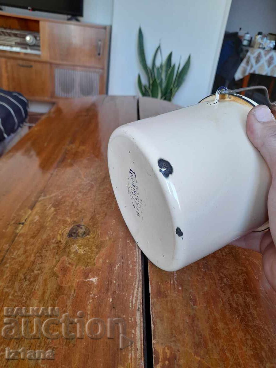 Delivery of Old enameled saucepan