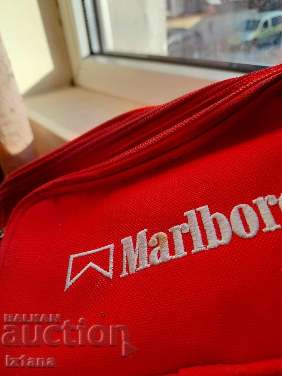 Geantă veche Marlboro cu preț 22.00 BGN | € 11.25