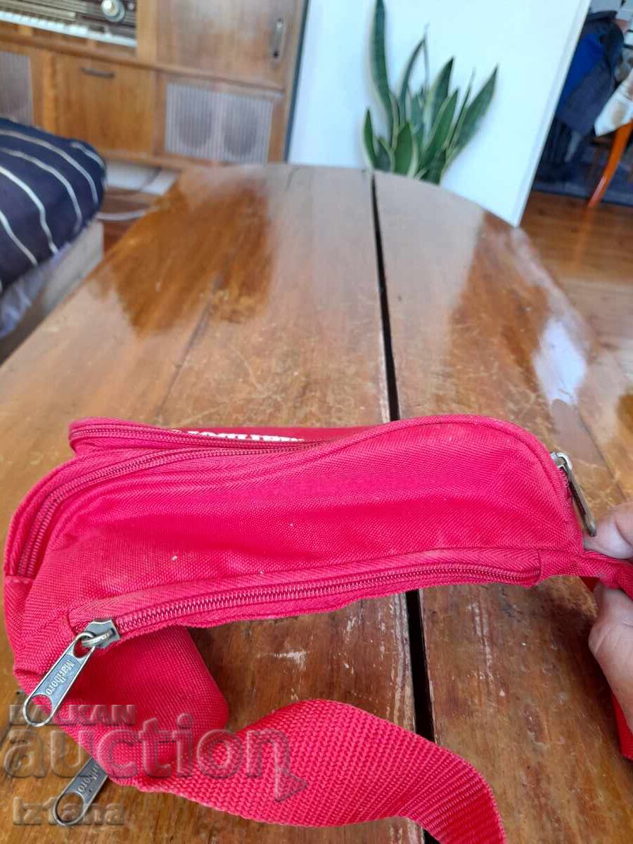 Licitație Geantă veche Marlboro