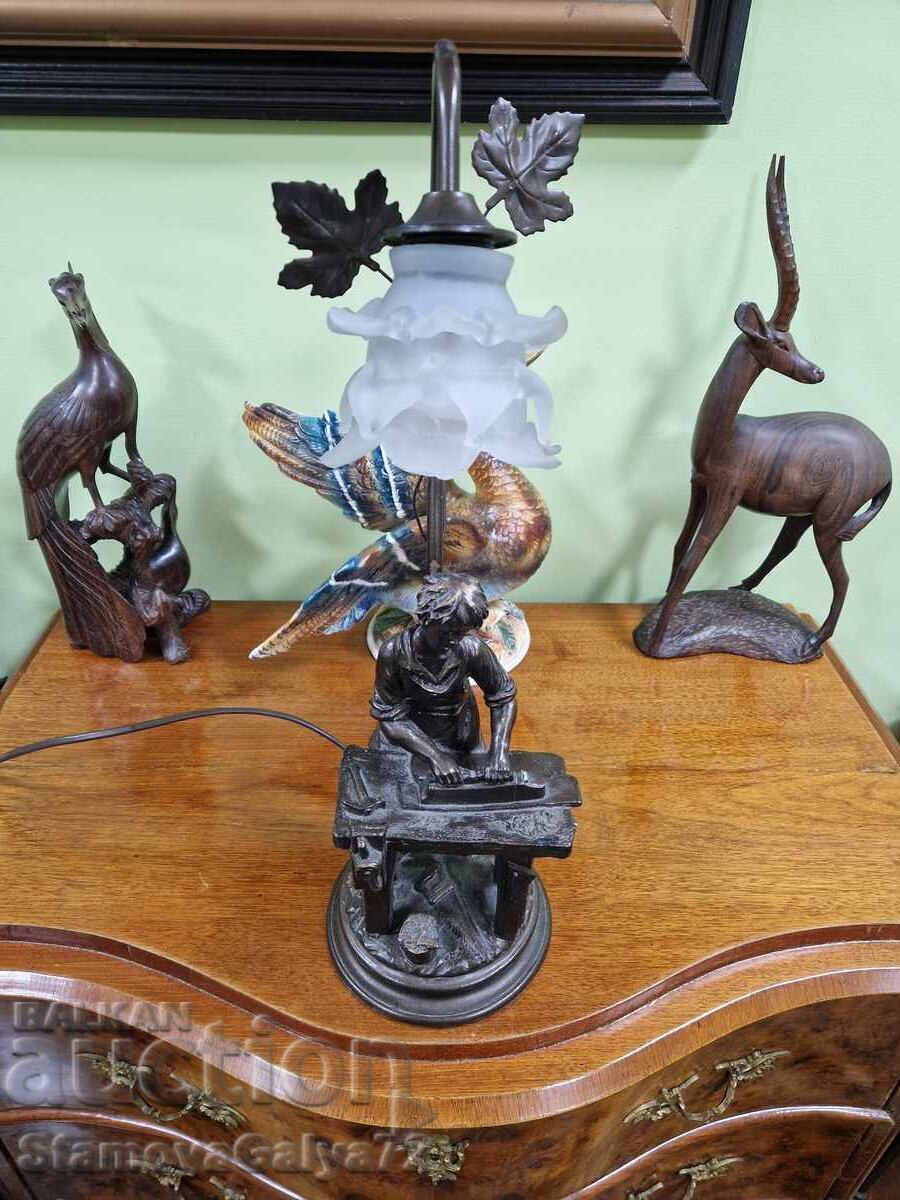 Auction Beautiful antique table lamp Auction Beautiful antique table lamp
