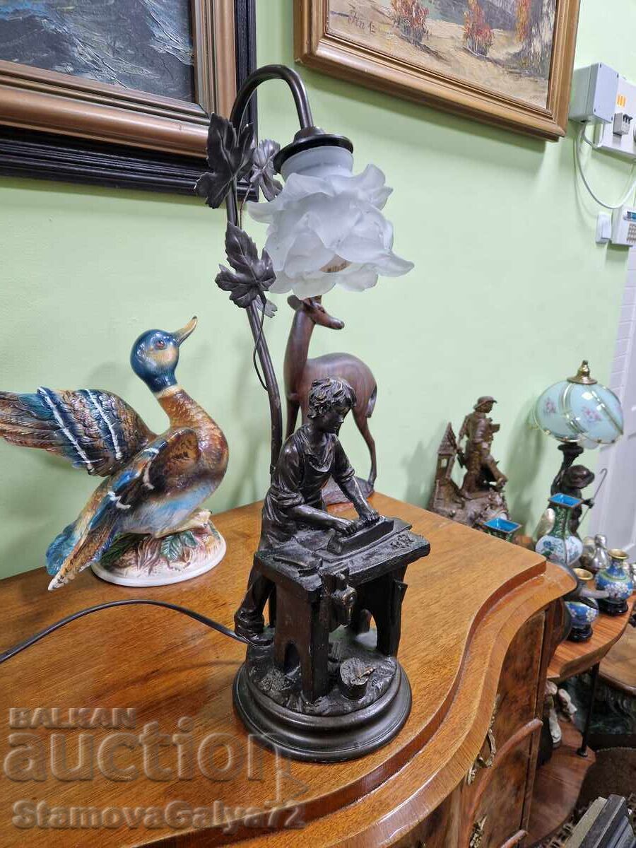 Delivery of Beautiful antique table lamp Delivery of Beautiful antique table lamp