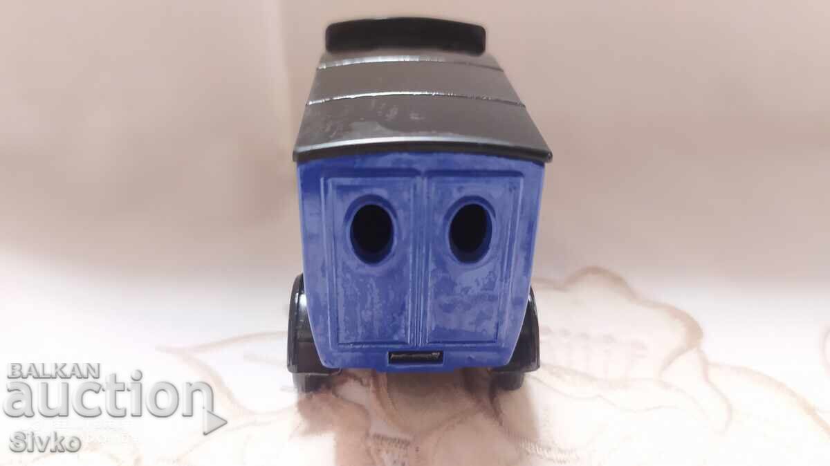 Delivery of English postal cart Delivery of English postal cart