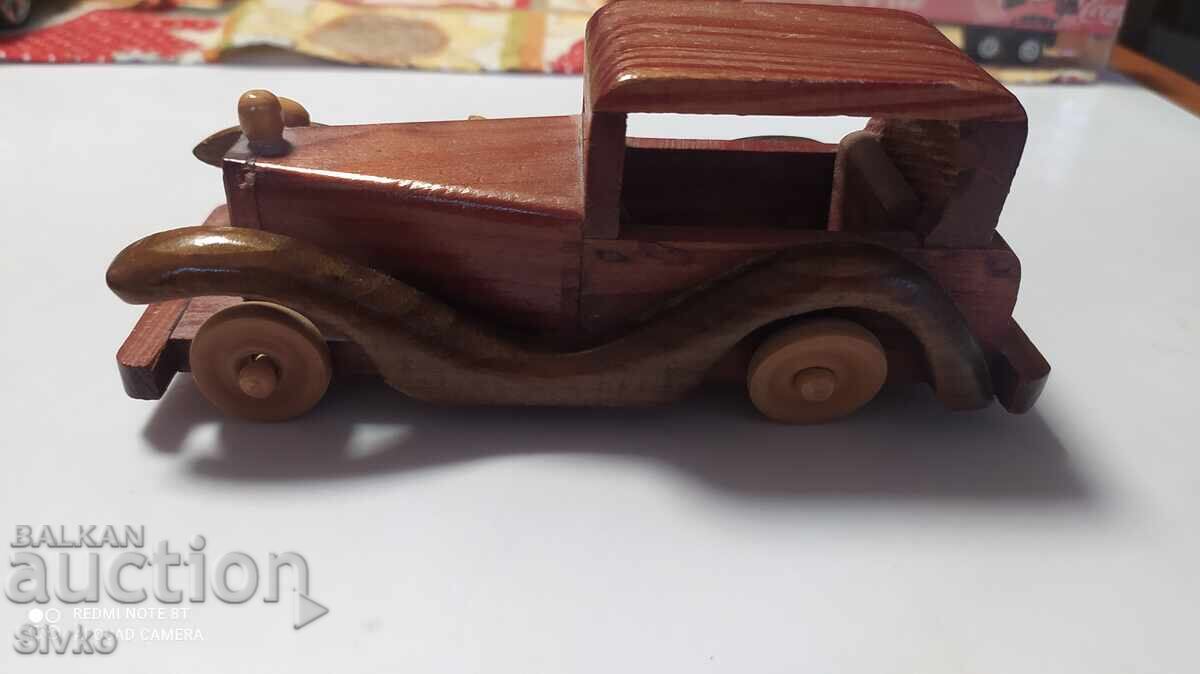 Delivery of Retro wooden cart Delivery of Retro wooden cart