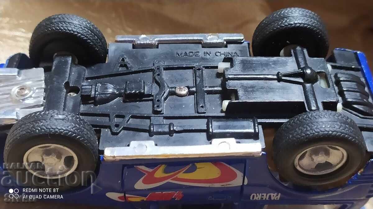 Mitsubishi Pajero stroller with opening doors and hood - 7 Mitsubishi Pajero stroller with opening doors and hood - 7