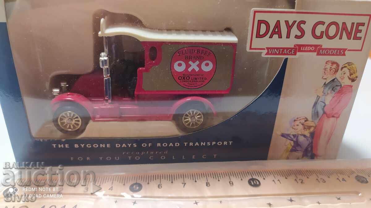 Vintage model stroller with price 14.99 BGN | € 7.66 Vintage model stroller with price 14.99 BGN | € 7.66