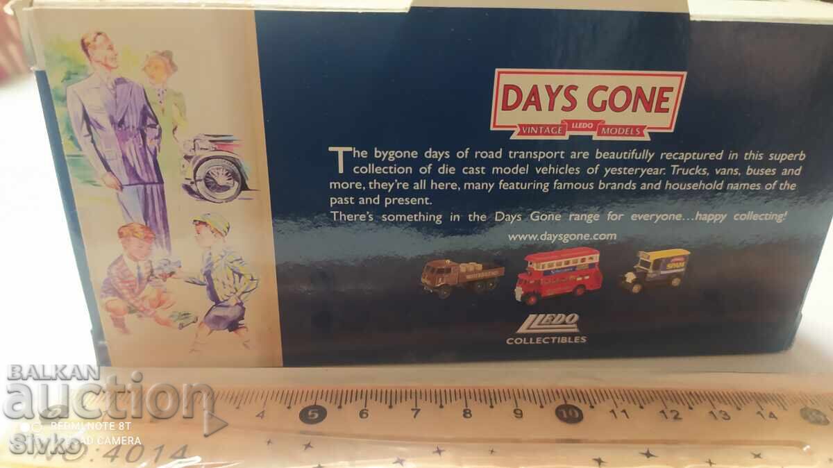 Delivery of Vintage model stroller Delivery of Vintage model stroller