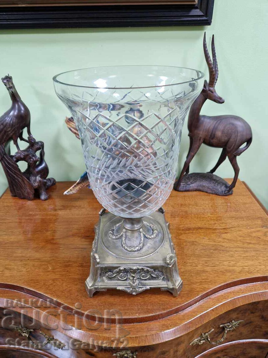 Unique large crystal bowl vase bronze base with price 397.00 BGN | € 202.98 Unique large crystal bowl vase bronze base with price 397.00 BGN | € 202.98