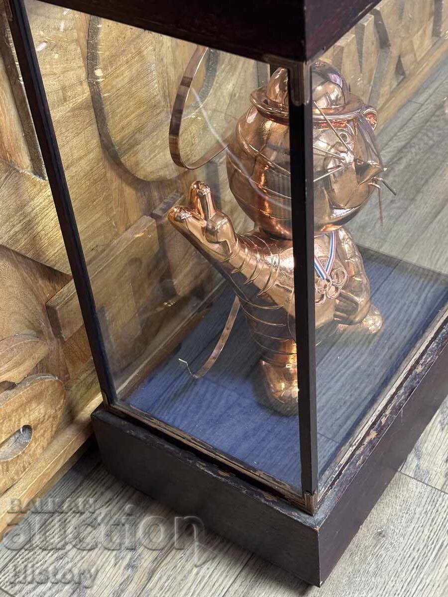 Delivery of Statuette of Tiger Cub Hodori Seoul’88 Delivery of Statuette of Tiger Cub Hodori Seoul’88