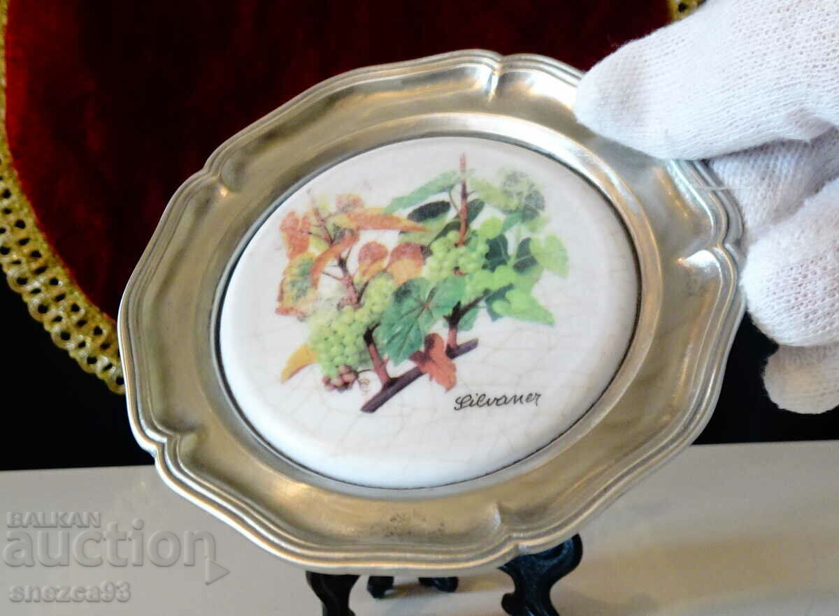 Auction A pewter plate with a variety of vines, marked. Auction A pewter plate with a variety of vines, marked.