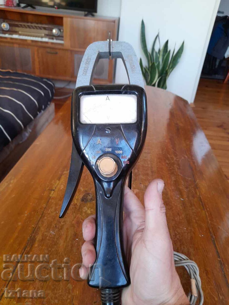 Voltmetru vechi, ampermetru cu preț 160.00 BGN | € 81.81
