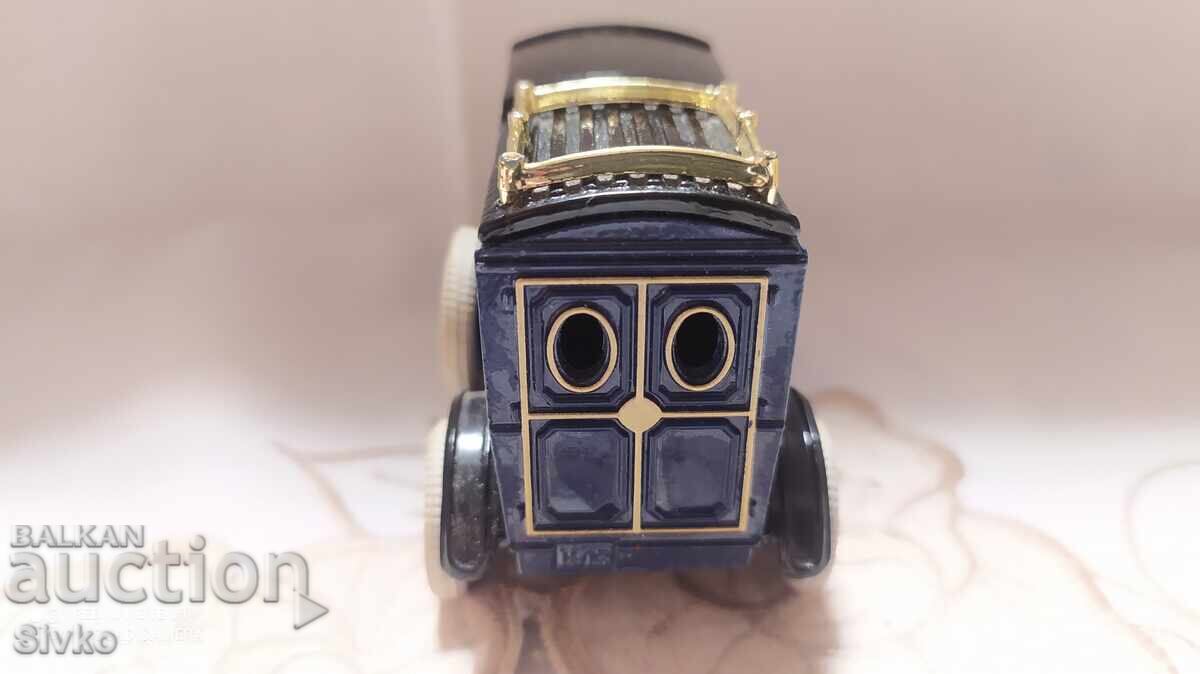 Delivery of Ford 1913 Trolley Delivery of Ford 1913 Trolley