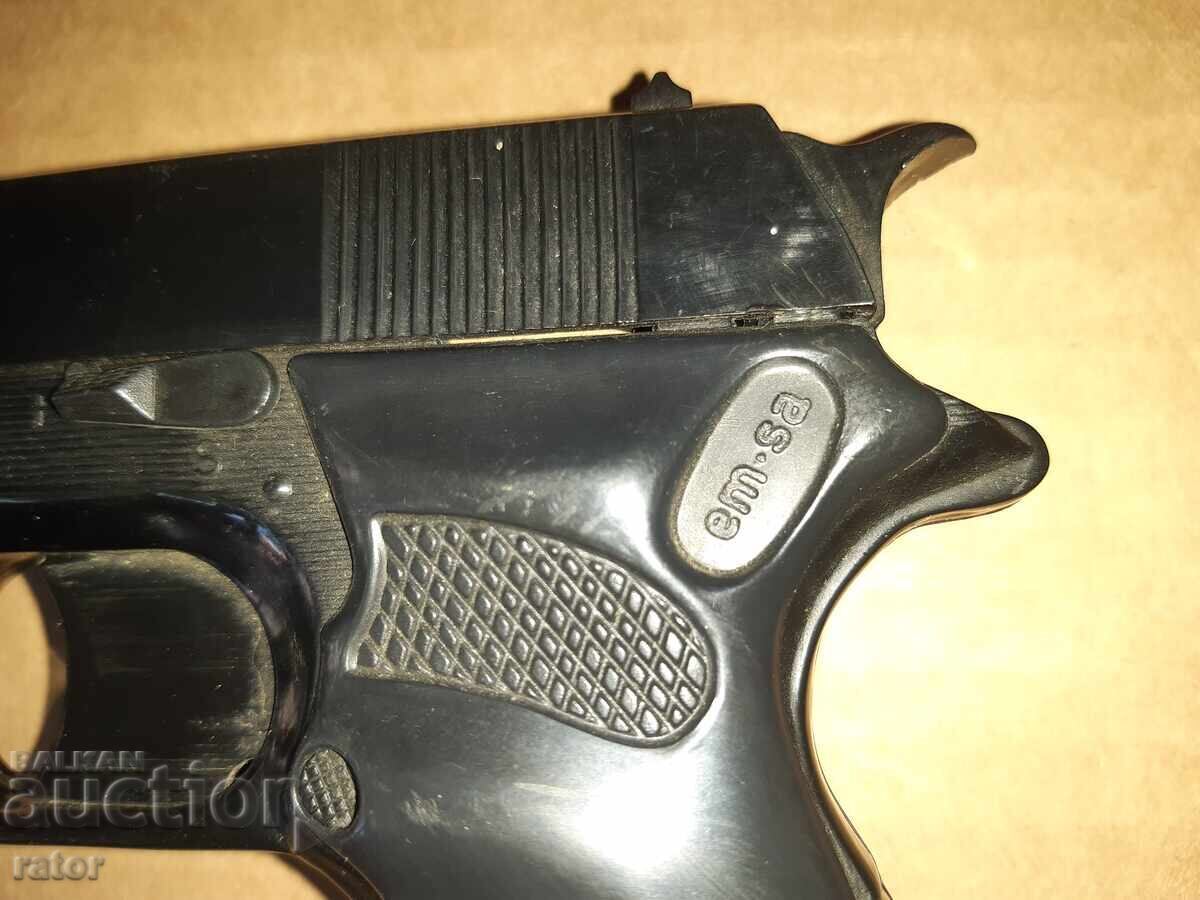 Delivery of Old toy - a gun with caps