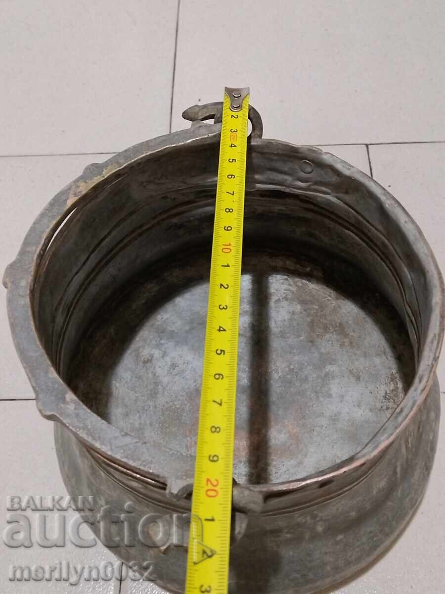 Auction Old copper cauldron, copper, cauldron, forged vessel Auction Old copper cauldron, copper, cauldron, forged vessel