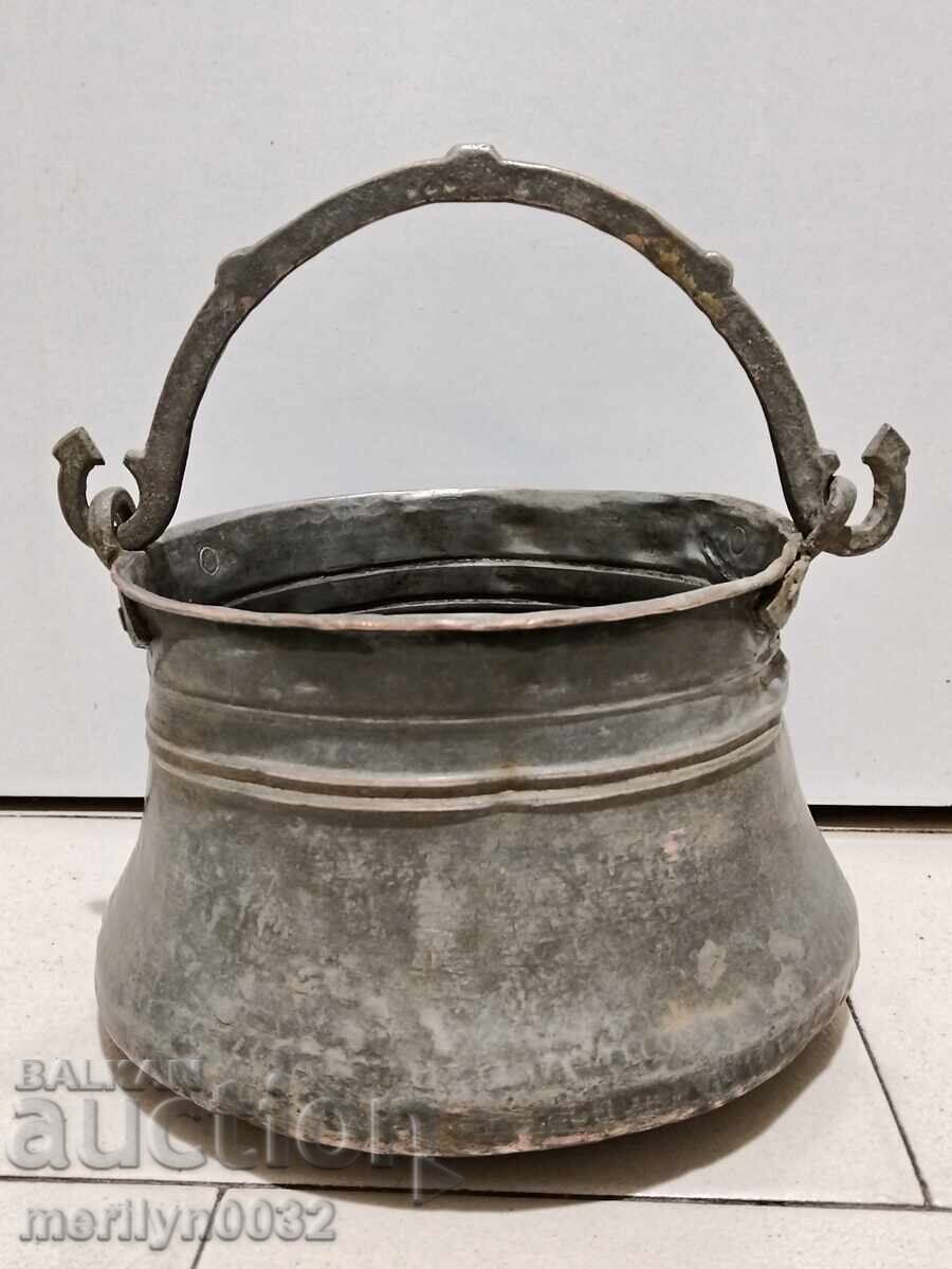 Old copper cauldron, copper, cauldron, forged vessel Old copper cauldron, copper, cauldron, forged vessel