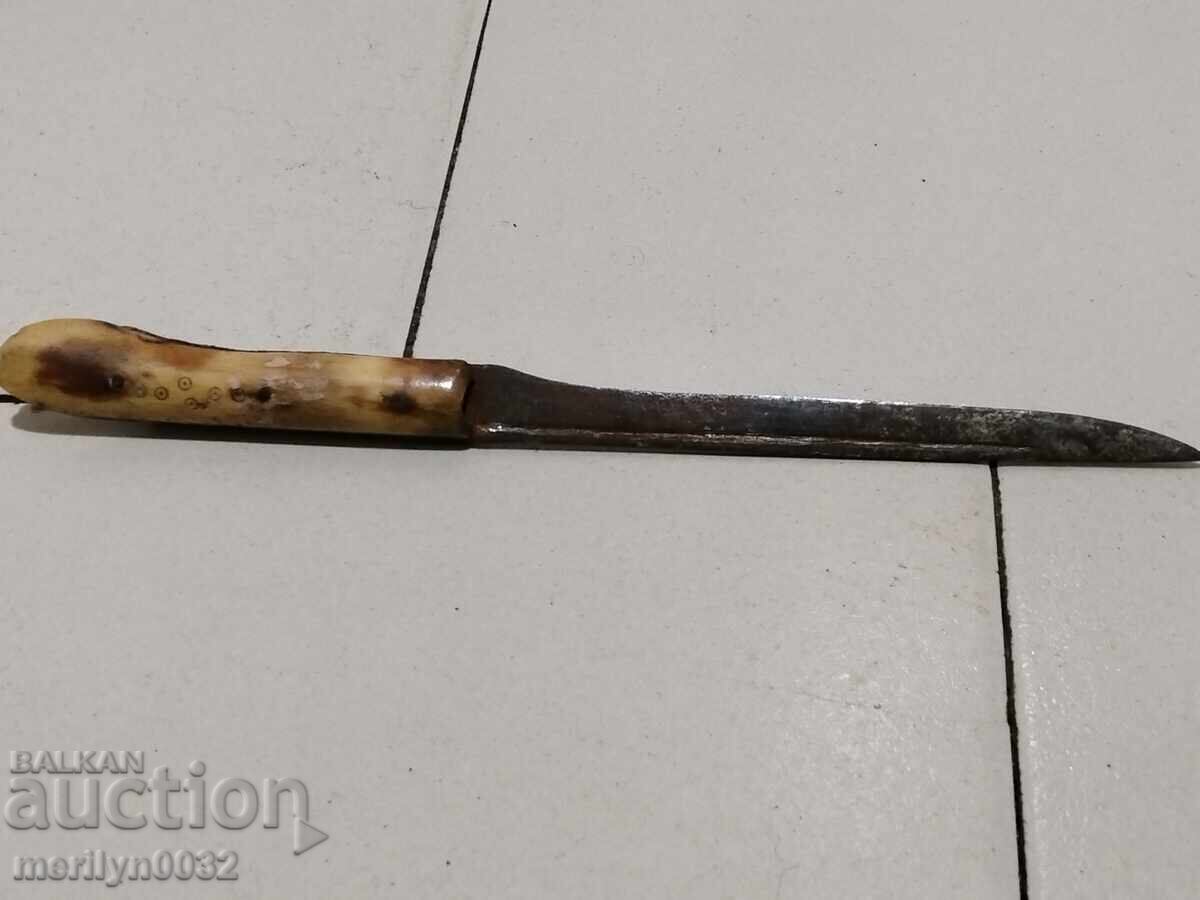 Shepherd's knife without scabbard, shark's horn, chekia with price 69.00 BGN | € 35.28 Shepherd's knife without scabbard, shark's horn, chekia with price 69.00 BGN | € 35.28