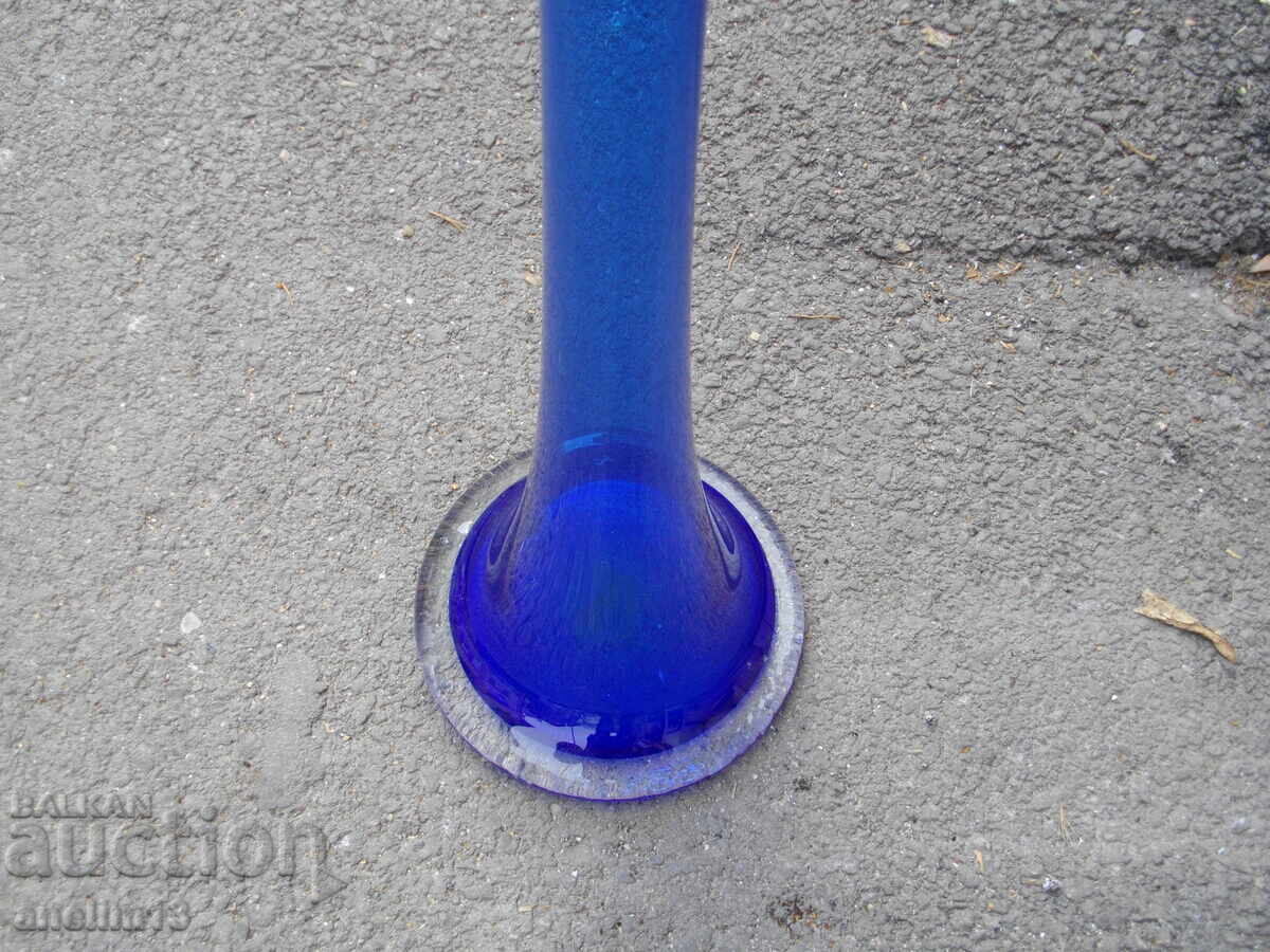 Auction LARGE BLUE GLASS VASE Auction LARGE BLUE GLASS VASE