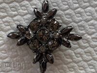 Beautiful and stylish women's brooch with stones