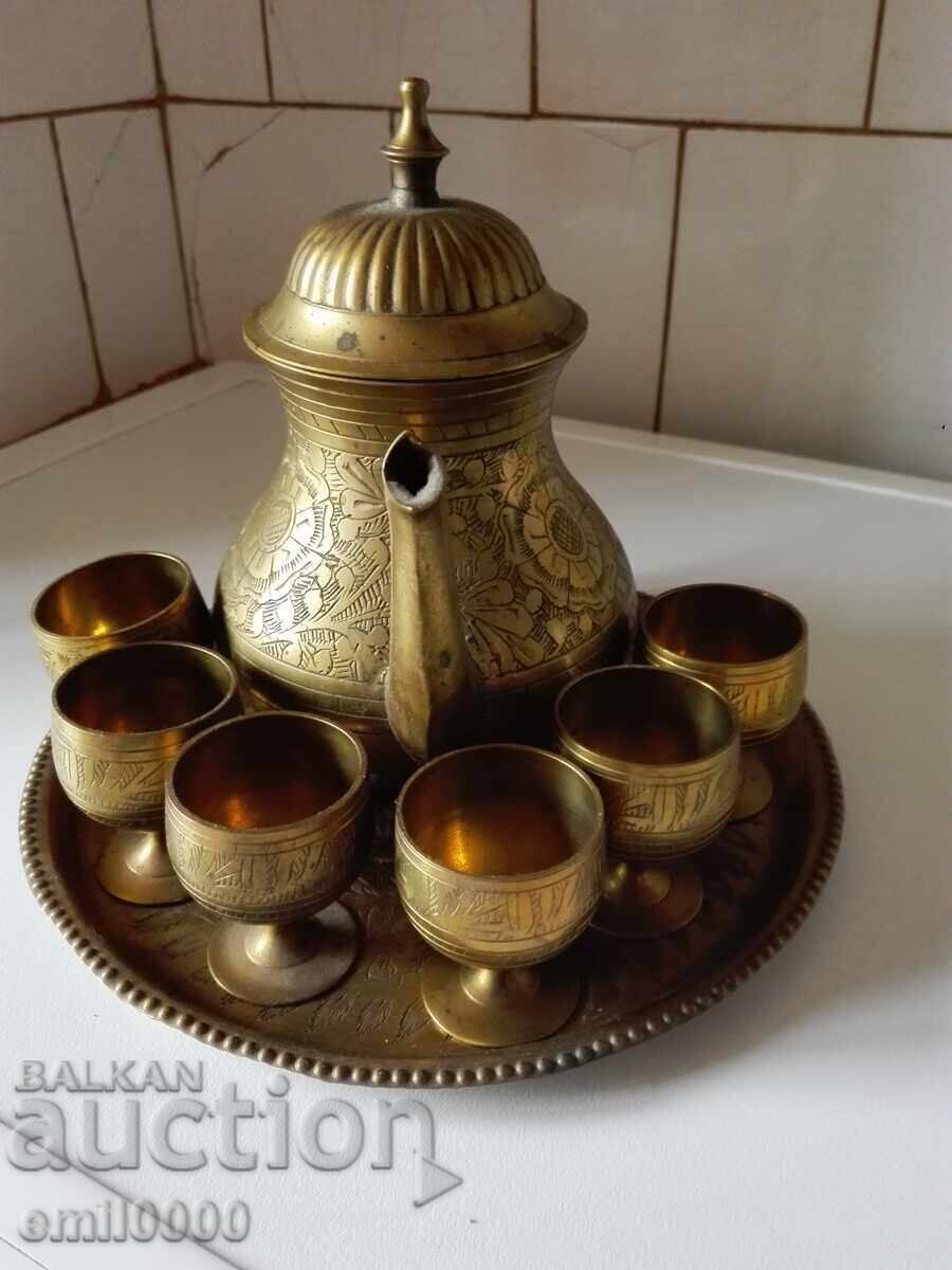 Доставка на Красив стар месингов сервиз.