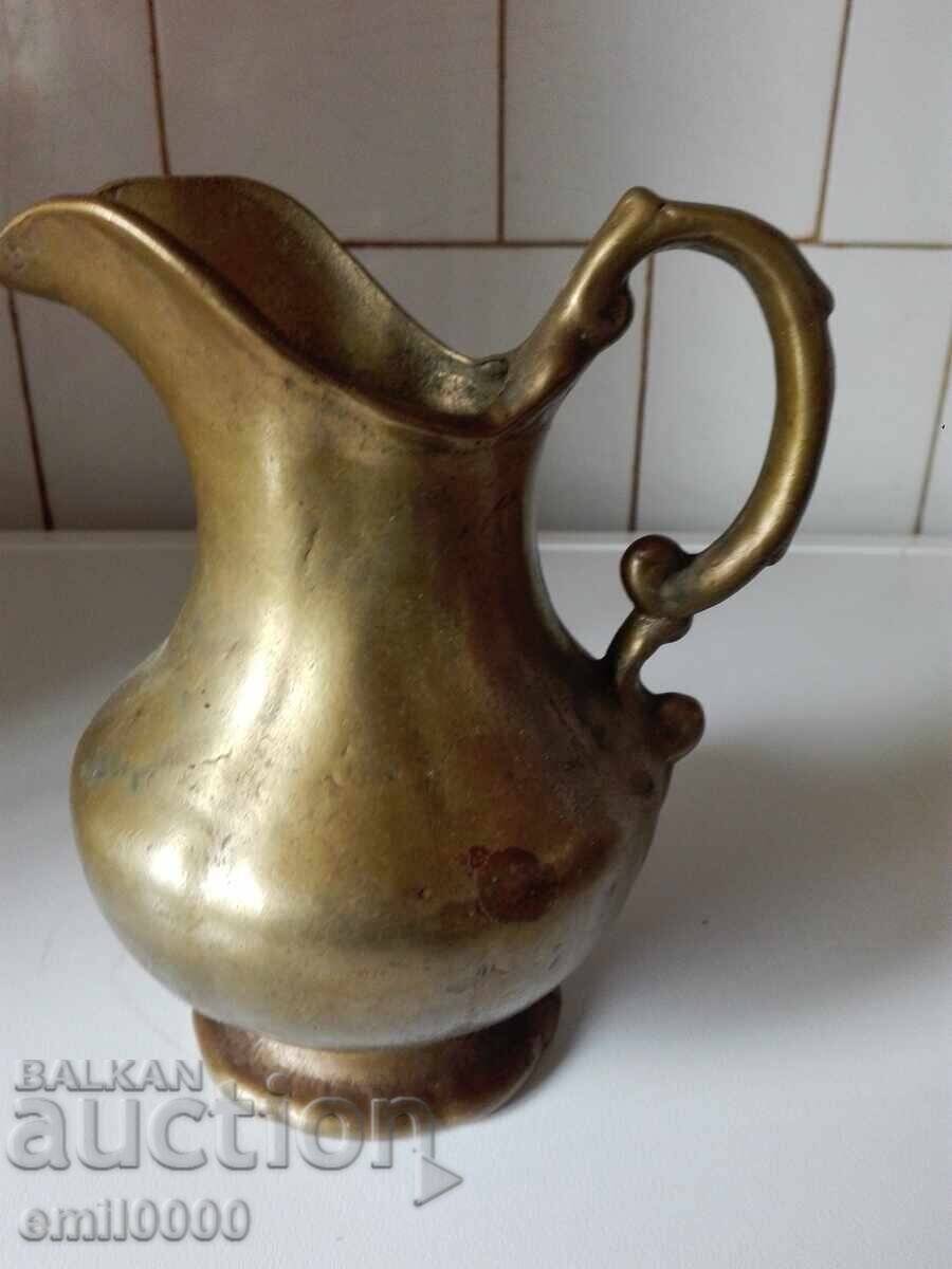 Δημοπρασία Χάλκινη κανάτα. Δημοπρασία Χάλκινη κανάτα.