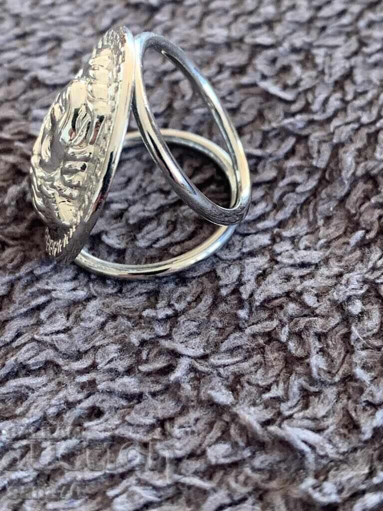 Frumos nou inel de damă-4 cu preț 3.00 BGN | € 1.53