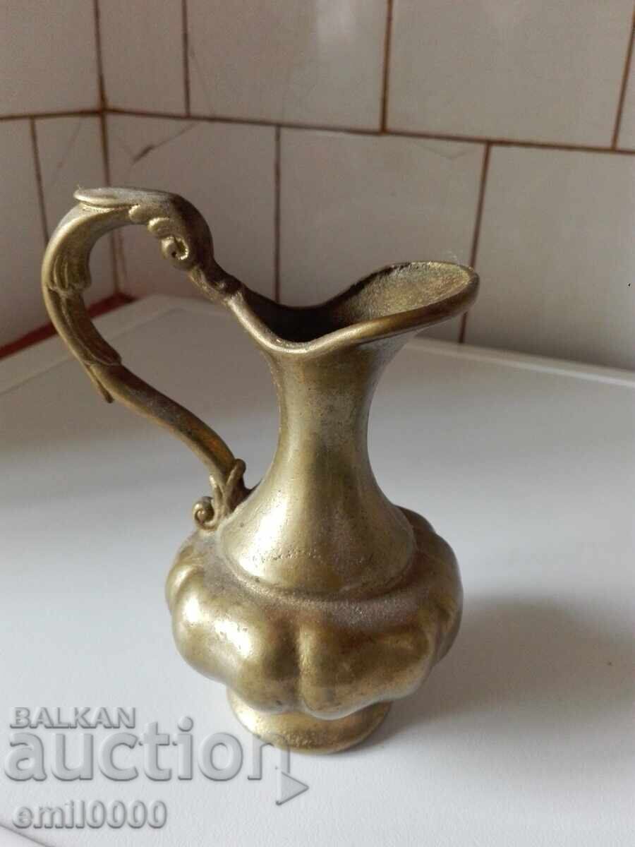 Παράδοση Χάλκινη κανάτα. Παράδοση Χάλκινη κανάτα.