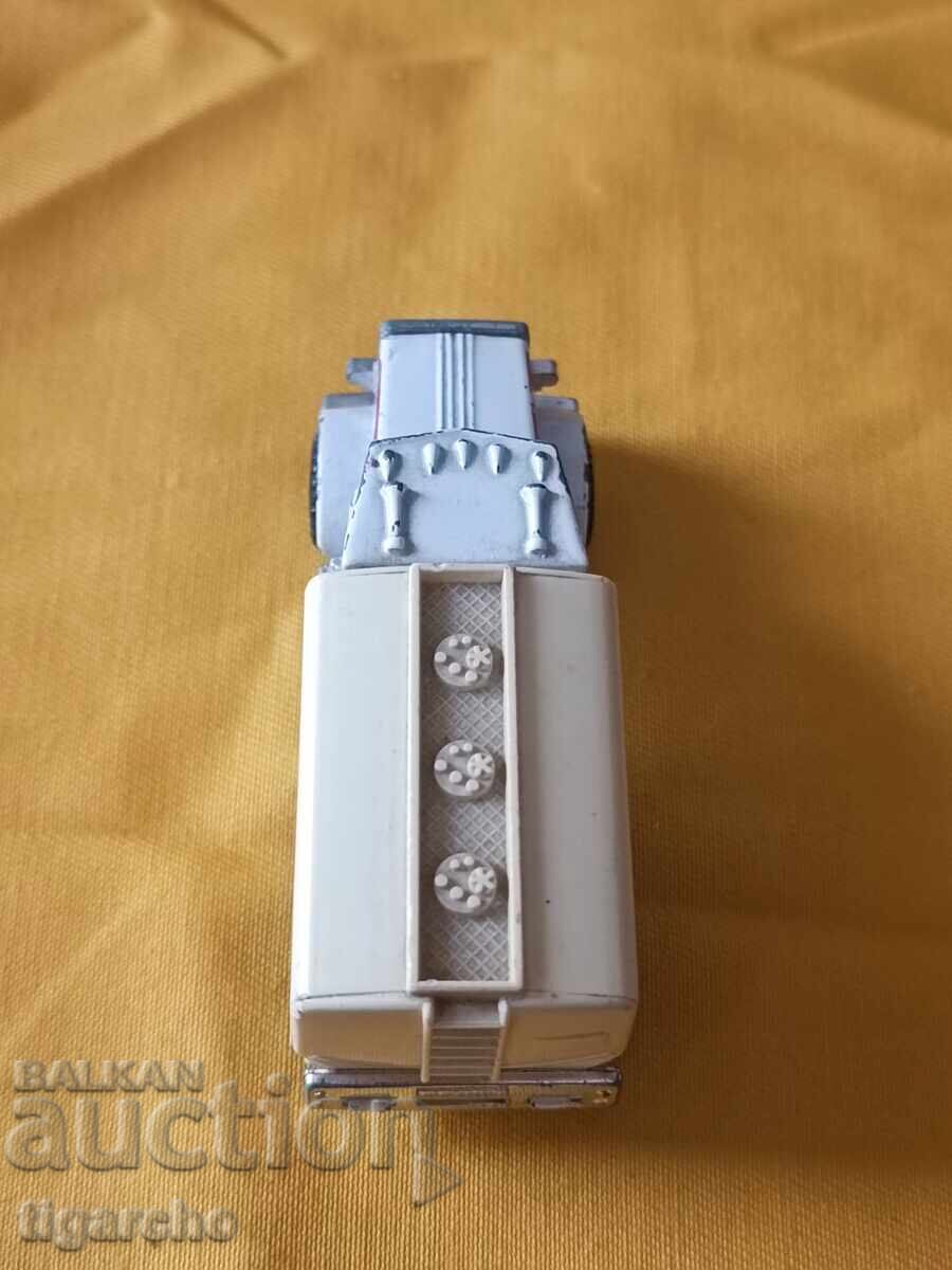 Παράδοση Φορτηγό σπιρτόκουτο ΜΑΚΑΟΥ Παράδοση Φορτηγό σπιρτόκουτο ΜΑΚΑΟΥ