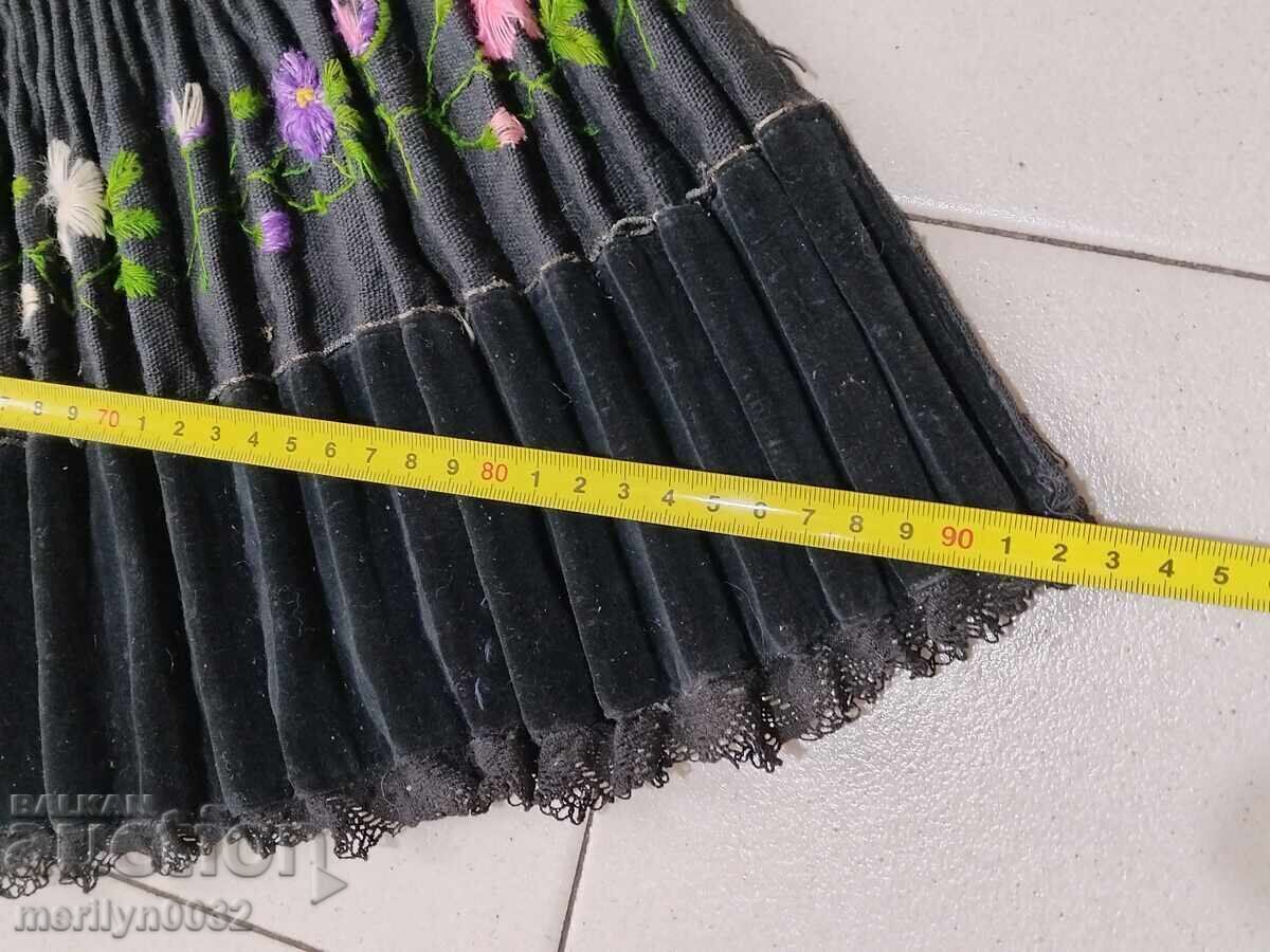 Delivery of Vintage embroidered velvet clutch bag Delivery of Vintage embroidered velvet clutch bag