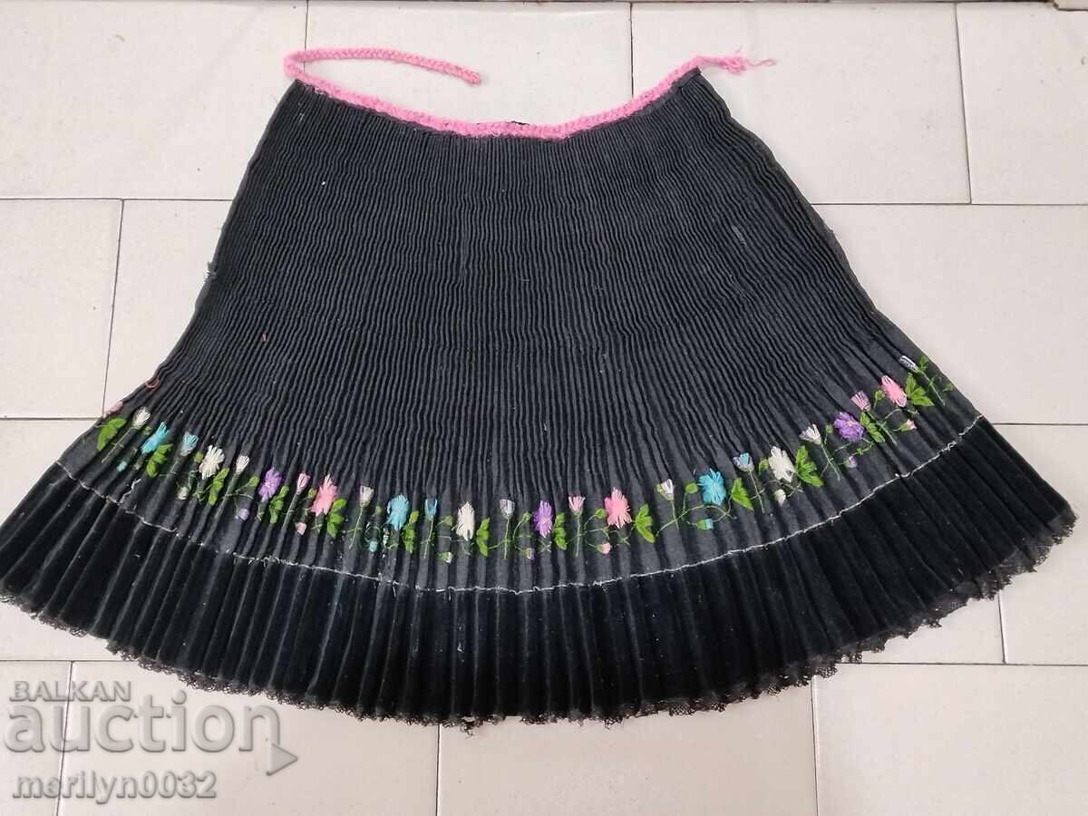 Vintage embroidered velvet clutch bag Vintage embroidered velvet clutch bag