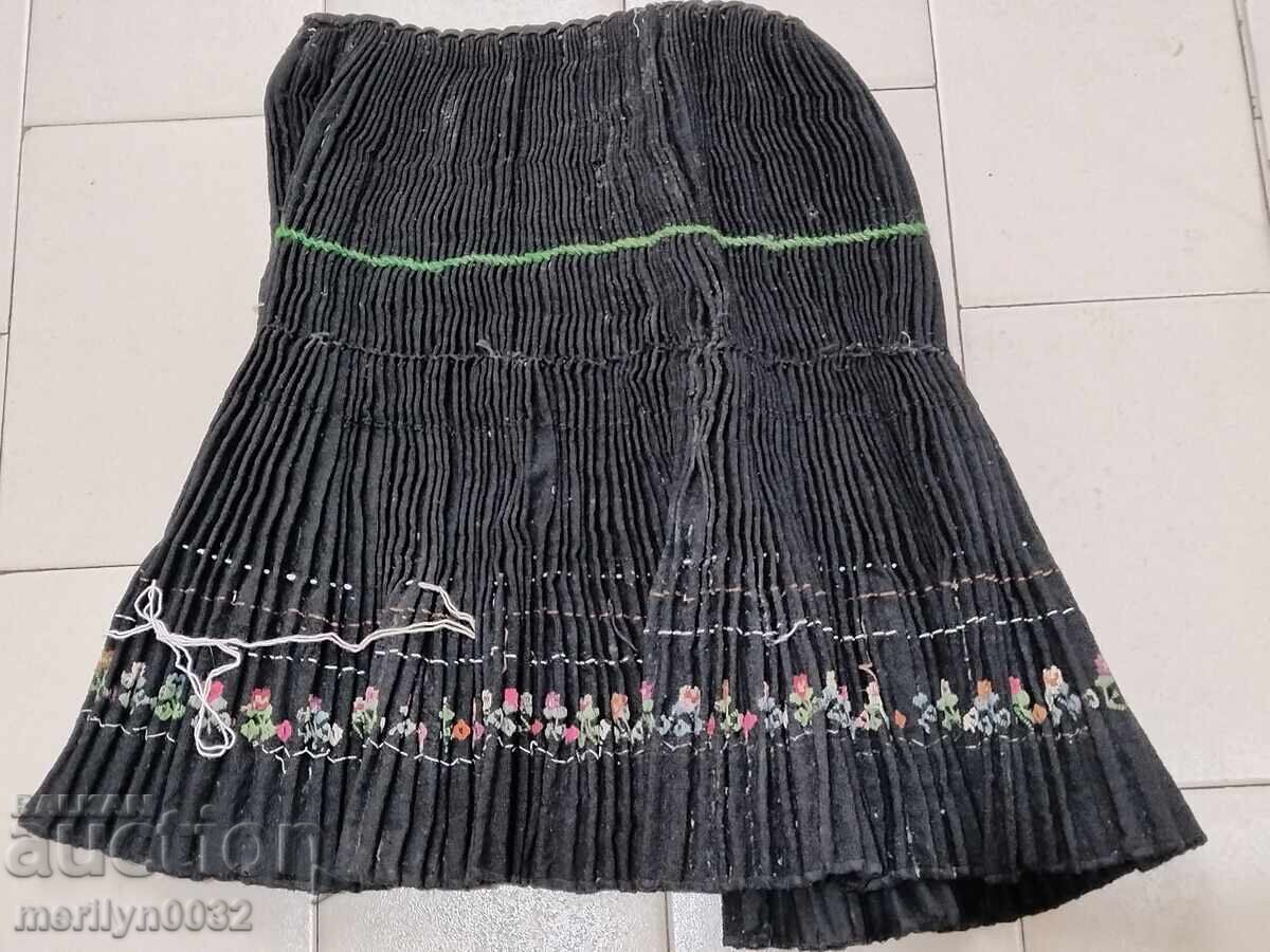 Old screaming Karlyan costume with embroidery bruchnik - 5 Old screaming Karlyan costume with embroidery bruchnik - 5