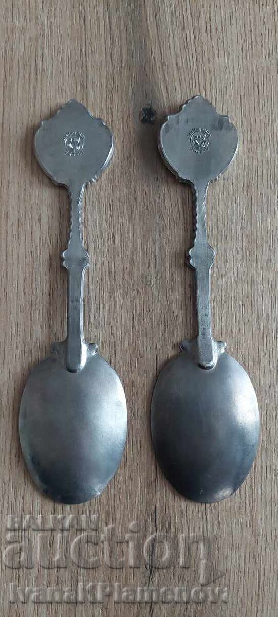 Παράδοση Αναμνηστικά κουτάλια, δύο τεμαχίων, για συλλέκτες Παράδοση Αναμνηστικά κουτάλια, δύο τεμαχίων, για συλλέκτες