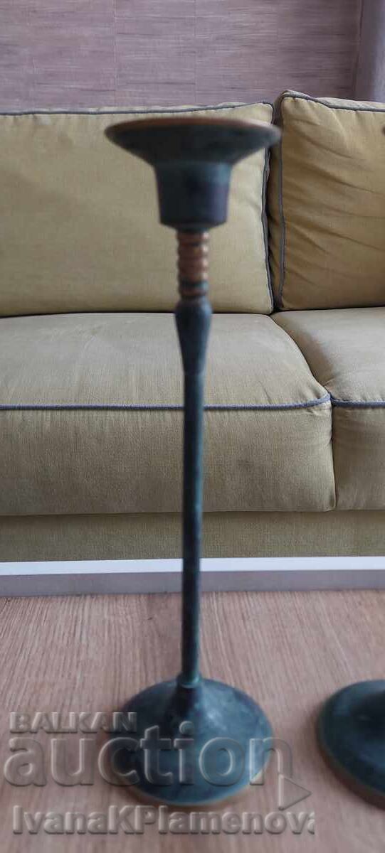 Sfeșnice din alamă, două bucăți, pentru cunoscători cu preț 30.00 BGN | € 15.34