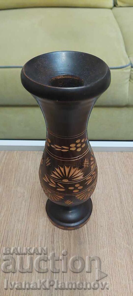 Vază sculptată în lemn pentru colecționari cu preț € 14.00 | 27.38 BGN Vază sculptată în lemn pentru colecționari cu preț € 14.00 | 27.38 BGN
