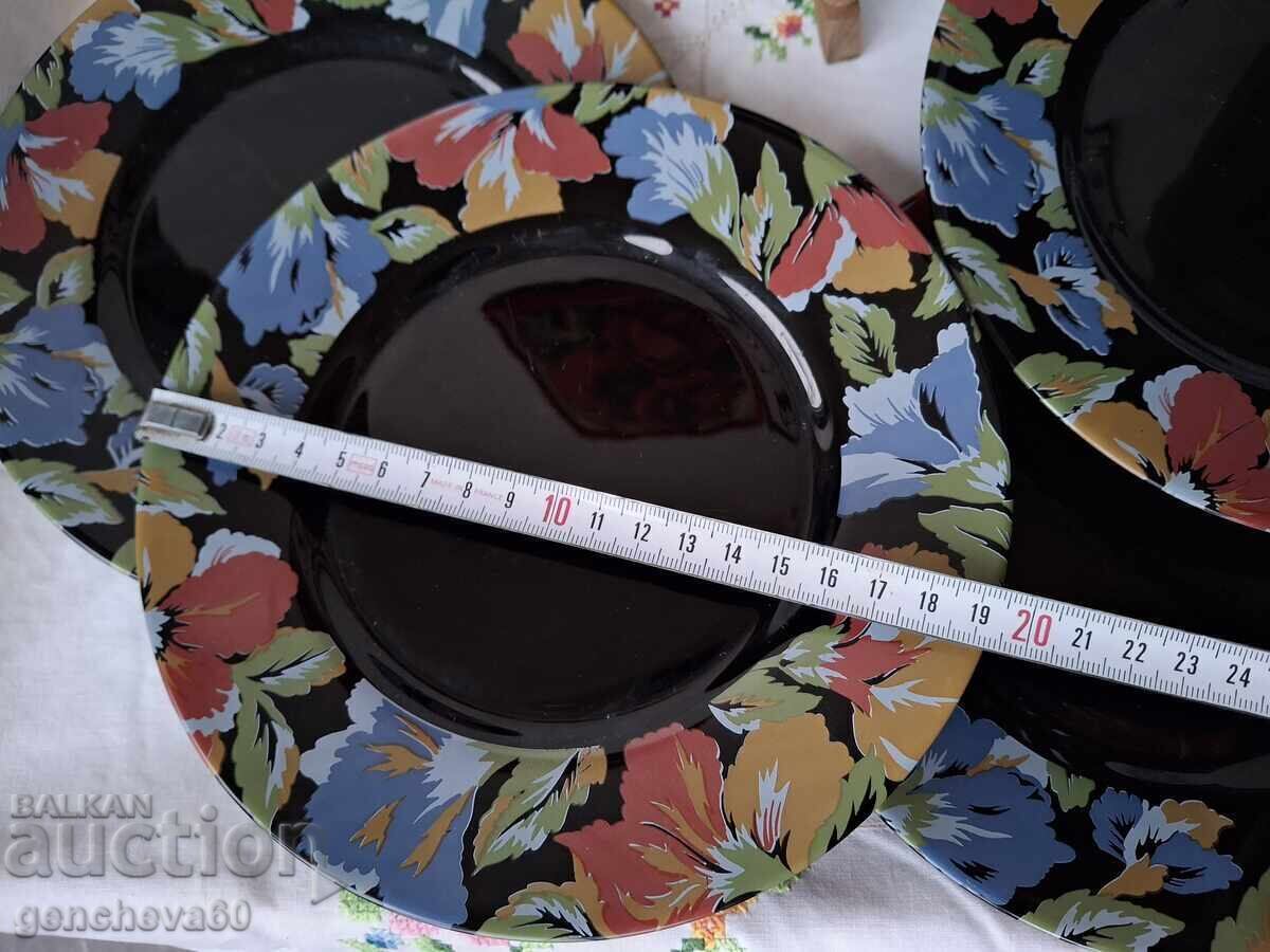 Set de farfurii frantuzesti colorate, Arcopal cu preț 50.00 BGN | € 25.56