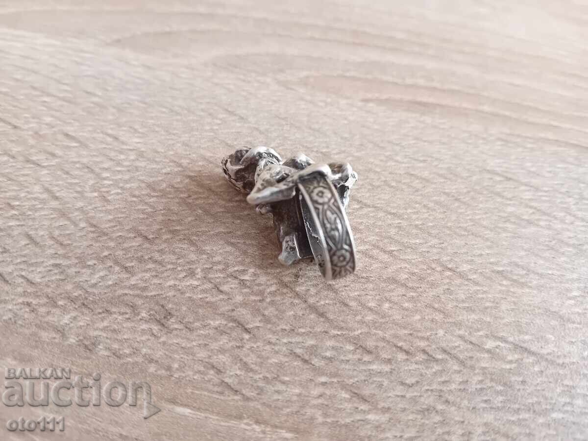 ΠΑΛΙΟ ΑΣΗΜΕΝΙΟ ΔΑΧΤΥΛΙΔΙ ΜΕ ΕΡΩΤΙΚΗ ΣΚΗΝΗ - 5 ΠΑΛΙΟ ΑΣΗΜΕΝΙΟ ΔΑΧΤΥΛΙΔΙ ΜΕ ΕΡΩΤΙΚΗ ΣΚΗΝΗ - 5