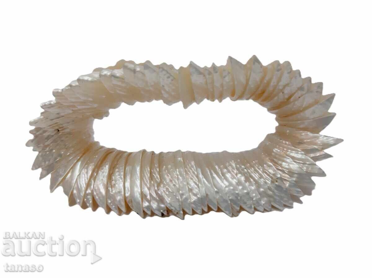 Auction Vintage bracelet made of natural mother-of-pearl lamellae (1.4) Auction Vintage bracelet made of natural mother-of-pearl lamellae (1.4)