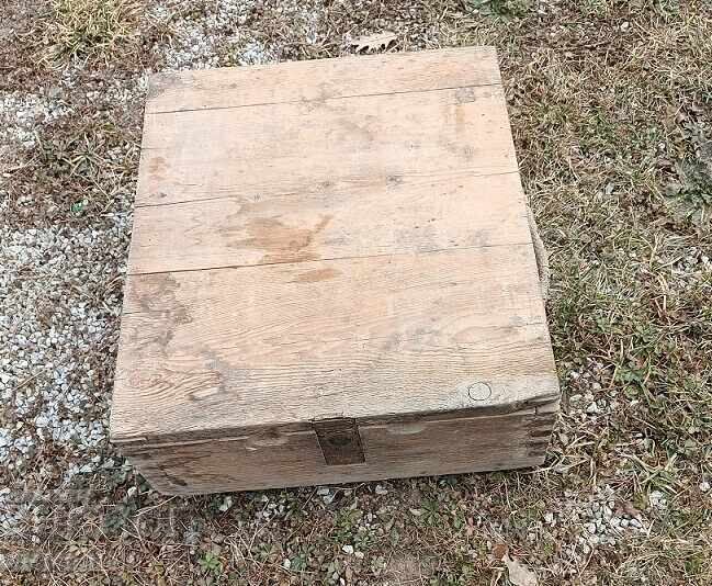 Auction Antediluvian briefcase Auction Antediluvian briefcase