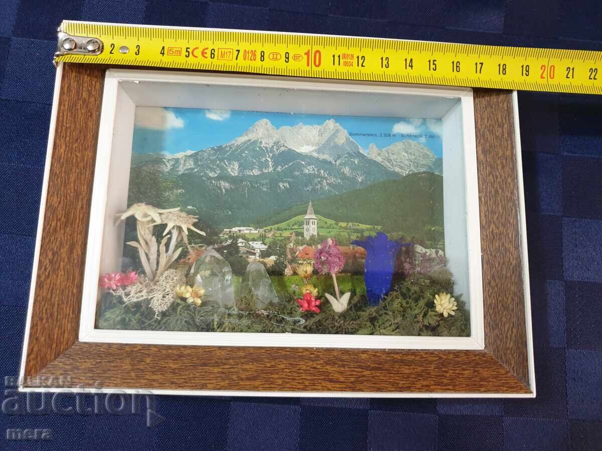 Flowers and crystals in a frame from the Austrian Alps - Floralp Tyrol - 5 Flowers and crystals in a frame from the Austrian Alps - Floralp Tyrol - 5