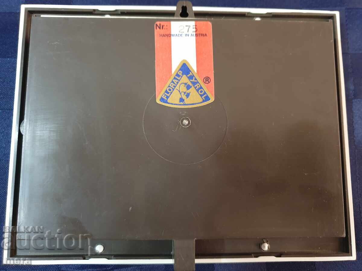 Flowers and crystals in a frame from the Austrian Alps - Floralp Tyrol - 7 Flowers and crystals in a frame from the Austrian Alps - Floralp Tyrol - 7