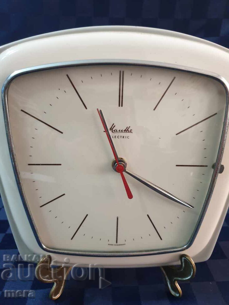 Mauthe porcelain cabinet trapezoidal clock with price 75.00 BGN | € 38.35 Mauthe porcelain cabinet trapezoidal clock with price 75.00 BGN | € 38.35