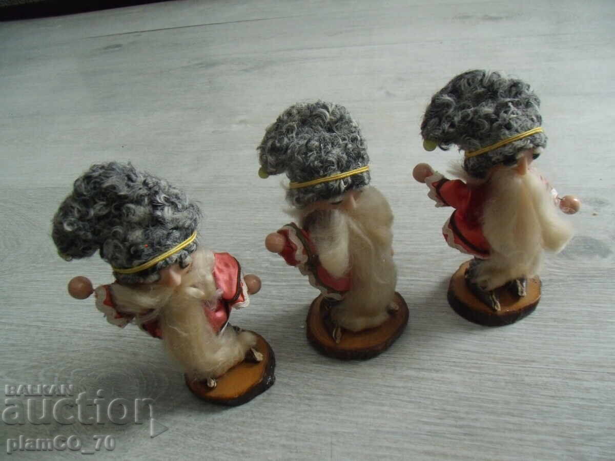 Delivery of No.*7885 three old figures / dolls - height 15 cm