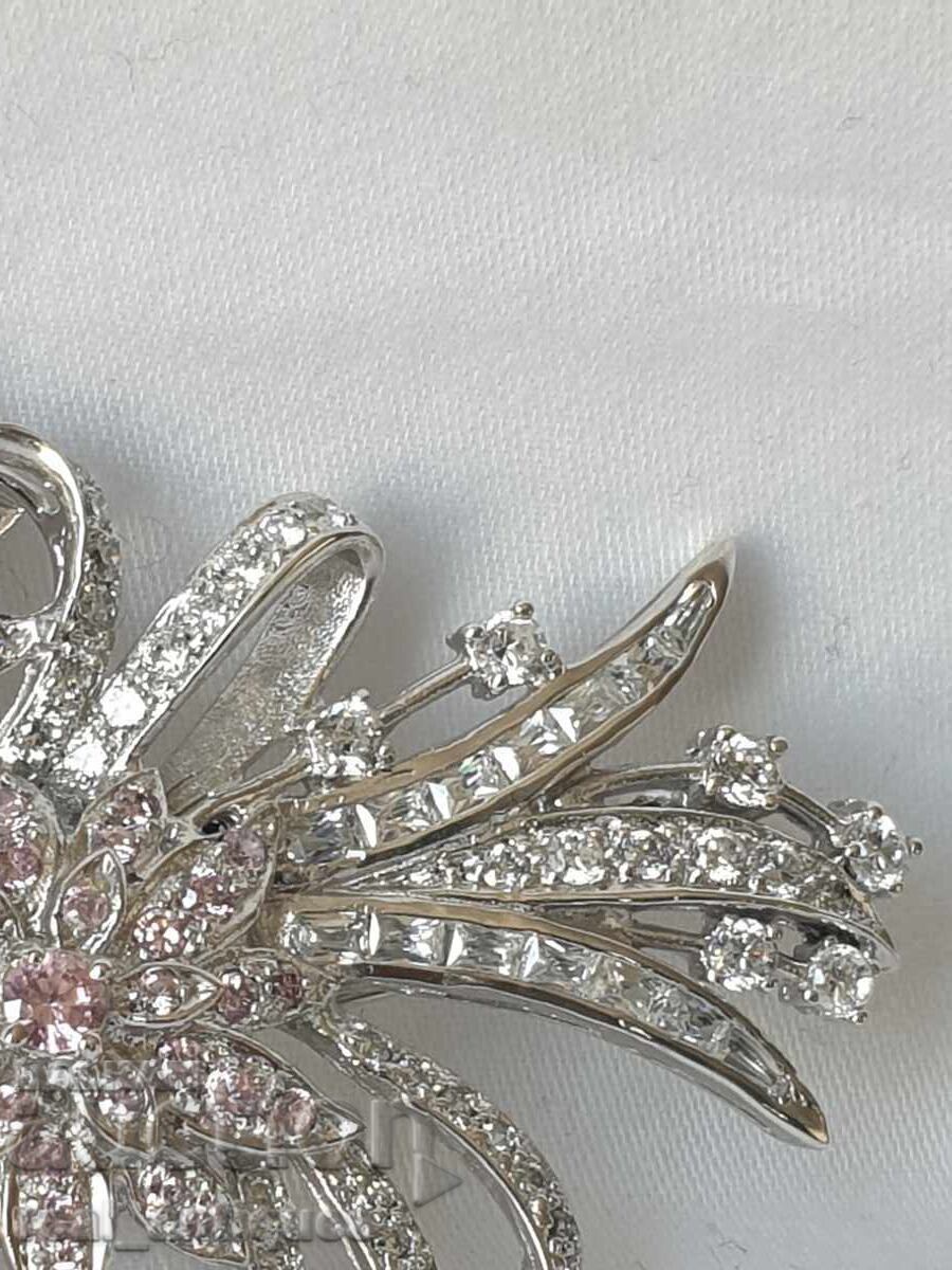 Аукцион Масивна сребърна брошка Аукцион Масивна сребърна брошка