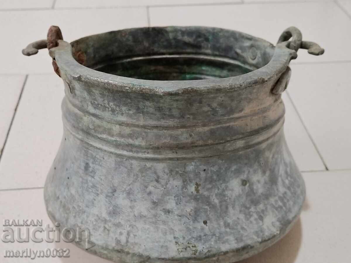 Auction Old copper cauldron, copper, cauldron, forged vessel Auction Old copper cauldron, copper, cauldron, forged vessel