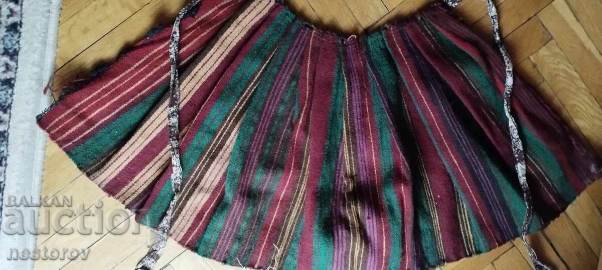 Auction WOMEN'S/CHILDREN'S OLD PERNISHKO WEAR Auction WOMEN'S/CHILDREN'S OLD PERNISHKO WEAR