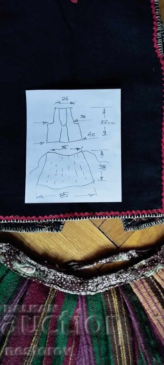 WOMEN'S/CHILDREN'S OLD PERNISHKO WEAR - 5 WOMEN'S/CHILDREN'S OLD PERNISHKO WEAR - 5