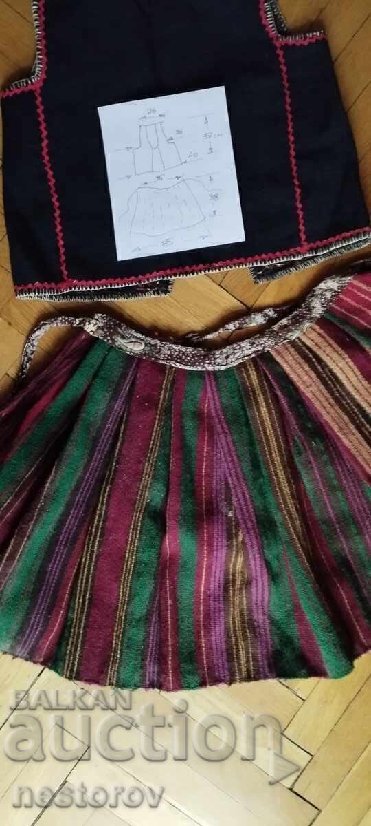 WOMEN'S/CHILDREN'S OLD PERNISHKO WEAR - 6 WOMEN'S/CHILDREN'S OLD PERNISHKO WEAR - 6