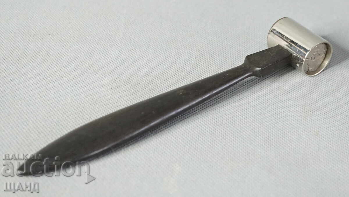 Livrarea Ciocan de instrument medical vechi cu mâner de abanos