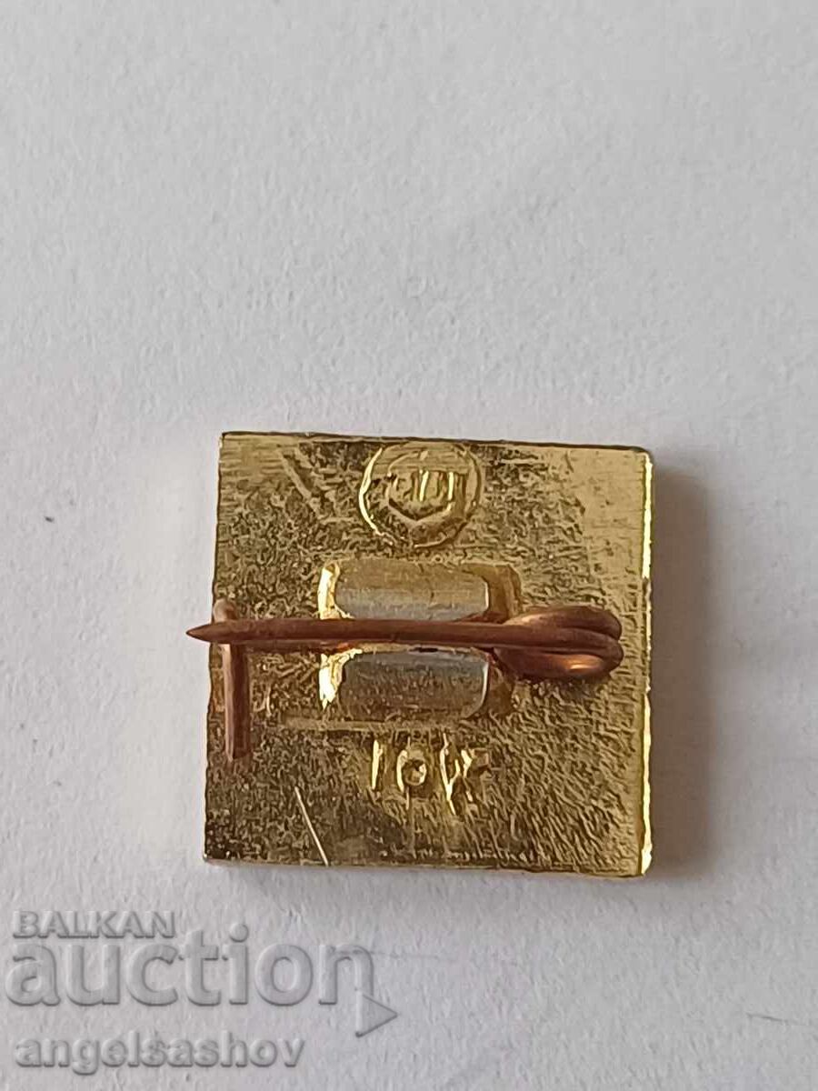 Insigna dinamo cu preț 2.00 BGN | € 1.02 Insigna dinamo cu preț 2.00 BGN | € 1.02