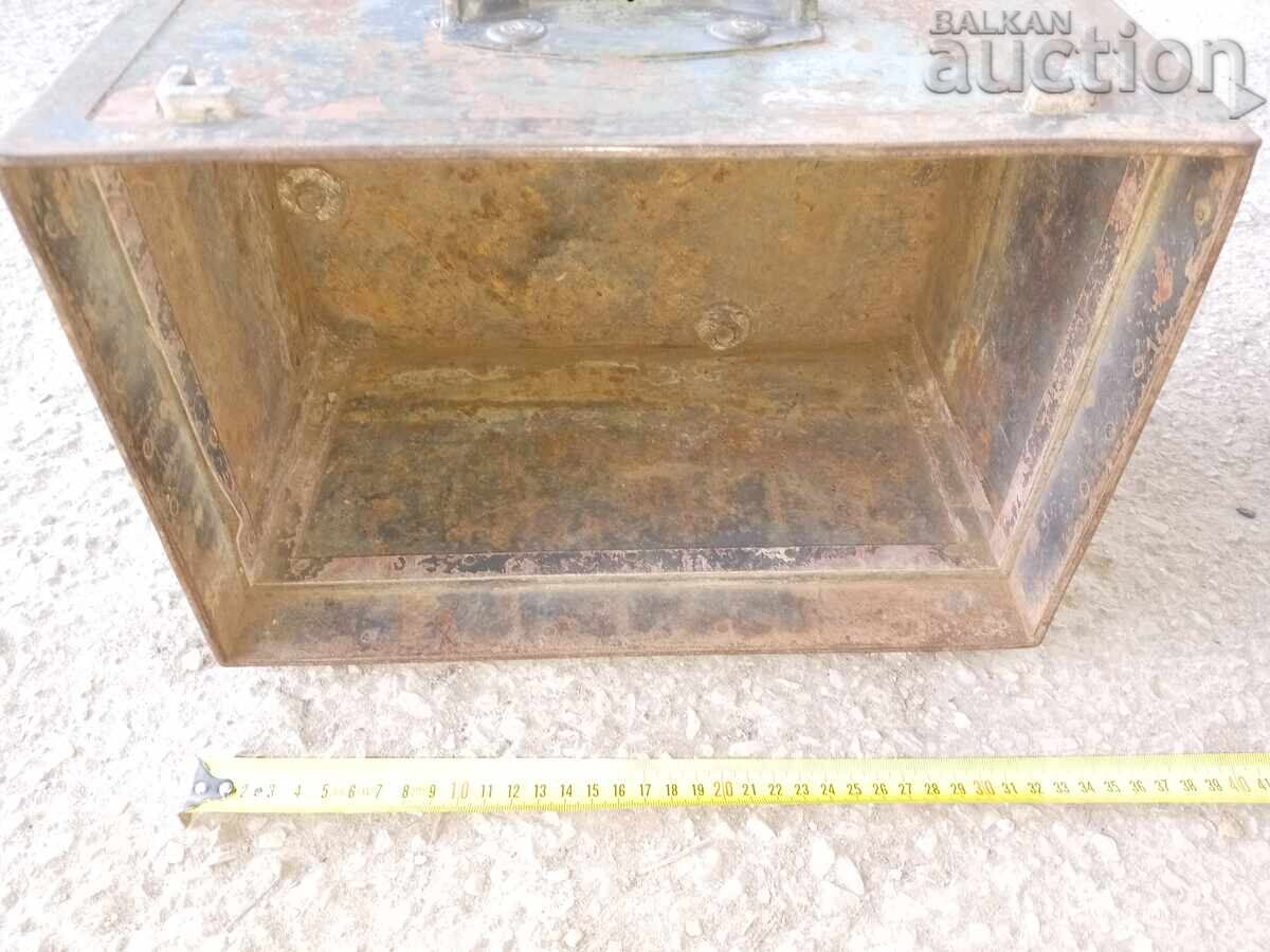 Κουτί ενός παλιού γερμανικού στρατιωτικού ραδιοφωνικού σταθμού Torn Eb BERTA WW2 με τιμή 121.00 BGN | € 61.87 Κουτί ενός παλιού γερμανικού στρατιωτικού ραδιοφωνικού σταθμού Torn Eb BERTA WW2 με τιμή 121.00 BGN | € 61.87